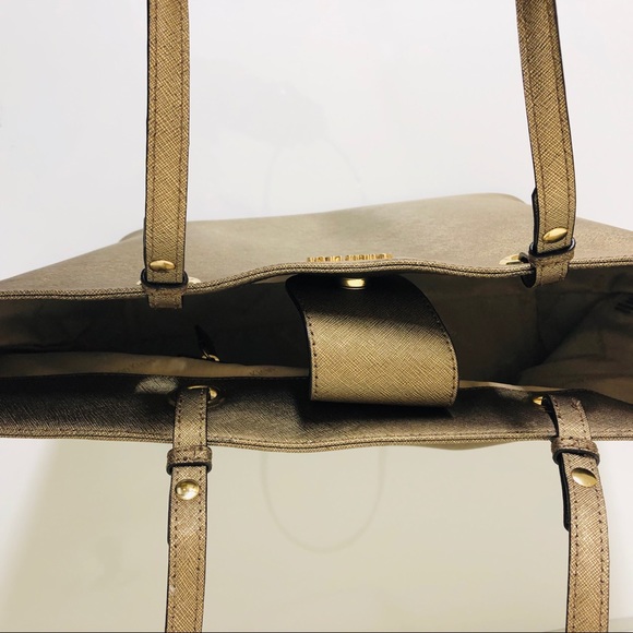 Calvin Klein Large shoulder bag purse. - Picture 6 of 8